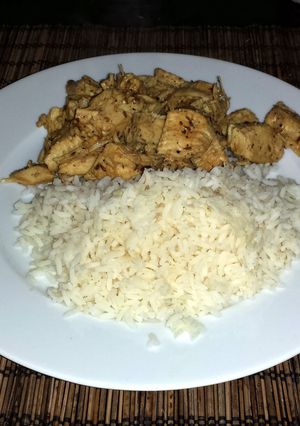 A picture of Mild chiken and rice.