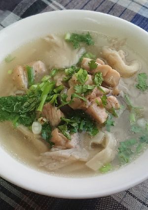 Hình của món Canh nấm thịt gà.