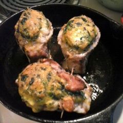 A picture of stuffed pork loin.