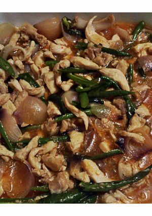 A picture of chicken chilli.