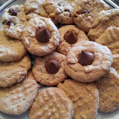 A picture of Simple peanut butter cookies.