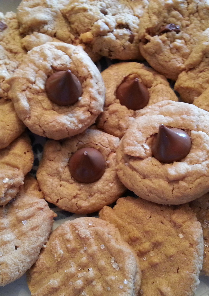 A picture of Simple peanut butter cookies.