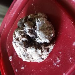A picture of Cracked Chocolate Cookies.