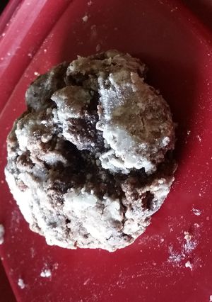 A picture of Cracked Chocolate Cookies.