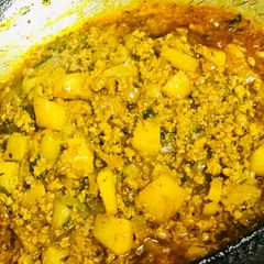 A picture of Stir fried aloo keema.