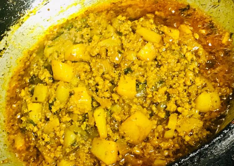 Steps to Make Any-night-of-the-week Stir fried aloo keema