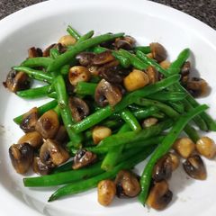 A picture of Fresh Lemony Green Beans, Mushrooms and Baby Scallops.