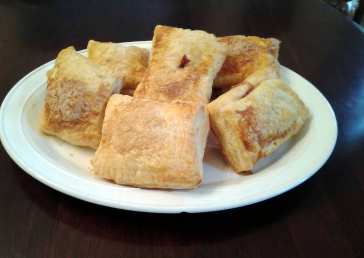 Step-by-Step Guide to Make Quick Homemade Strawberry Chocolate PopTarts!