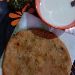 A picture of Aloo kachori.