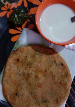 A picture of Aloo kachori.