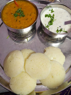 सूजी की इडली (suji ki idli recipe in hindi) रेसिपी मुख्य फोटो