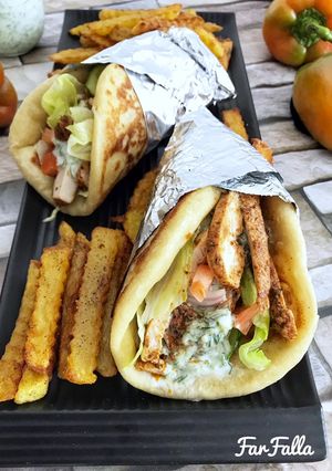 صورة لوصفة ساندوتشات شاورما الدجاج اليونانية Gyro 🇬🇷