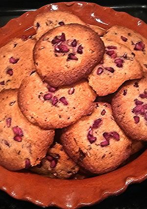 A picture of Pomegranate & Chocolate Cookies.