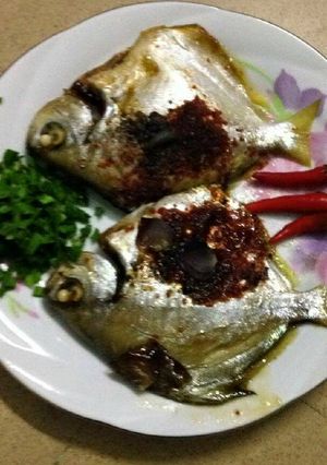 Hình của món Cá chim trắng kho.