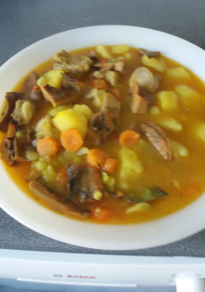 Una foto de Patatas con costilla de cerdo y níscalos