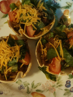 A picture of Taco cups.