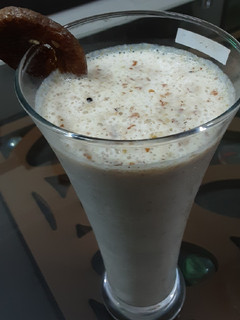 કાજુ બદામ અંજીર મિલ્ક શેક(kaju badam anjeer milkshake recipe in Gujarati) રેસીપી મુખ્ય ફોટો