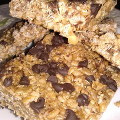 A picture of Chewy Chocolate Chip Granola Bars.
