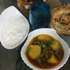 A picture of Aalo ghosht.