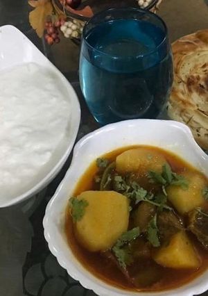 A picture of Aalo ghosht.