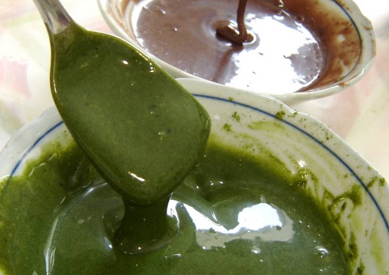 Milky Matcha & Chocolate Sauce
