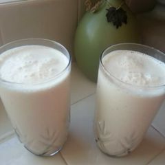 A picture of Breakfast Shakes.