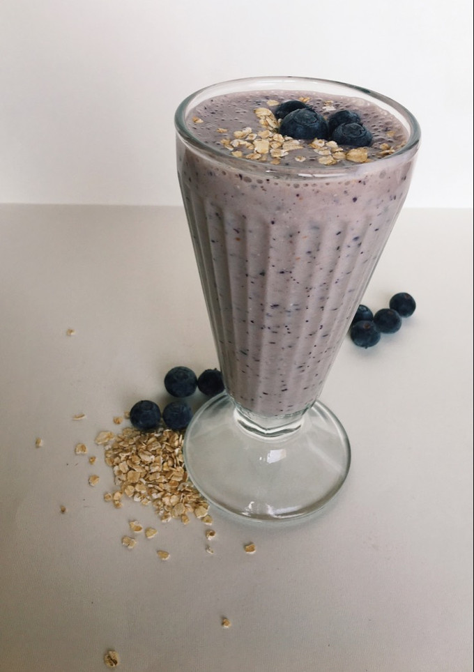 Una foto de Batido de arándanos y avena