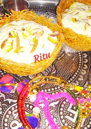 सेवई बाउल्स विद रबड़ी (Sevai bowls with rabri recipe in hindi) रेसिपी मुख्य फोटो