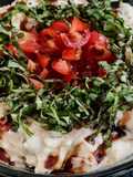 BOWL DE QUESO Crema y Tomate🍅con Reducción de Vinagre Bálsamico y 🌿Albahaca🌿...!