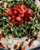 BOWL DE QUESO Crema y Tomate🍅con Reducción de Vinagre Bálsamico y 🌿Albahaca🌿...!
