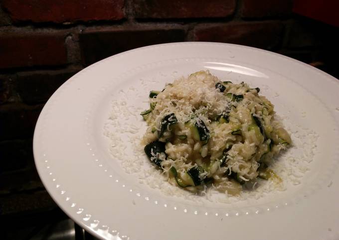 Risotto with thick slices of zucchini