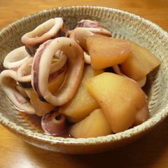 A picture of Simmered Squid and Potatoes.