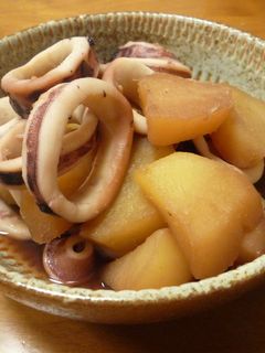 A picture of Simmered Squid and Potatoes.