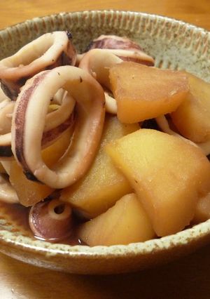 A picture of Simmered Squid and Potatoes.