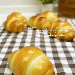 A picture of Our Family's Standard Butter Rolls..