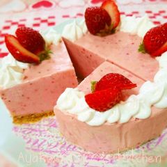 A picture of Simple! No-Bake Cheesecake With A Strawberry Spring Scenery.