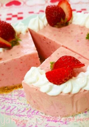 A picture of Simple! No-Bake Cheesecake With A Strawberry Spring Scenery.