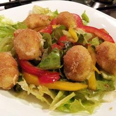 A picture of AMIEs Fried Mozzarella Salad.