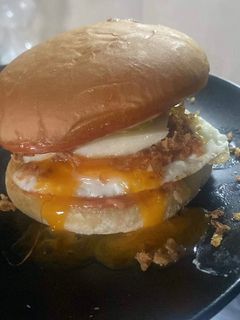Reggeli tojásos hamburger ahogy én készítem recept fotója