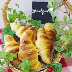 A picture of Crispy Croissants.
