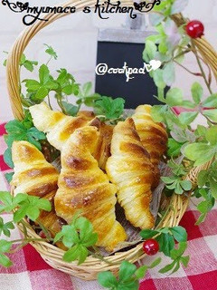 A picture of Crispy Croissants.