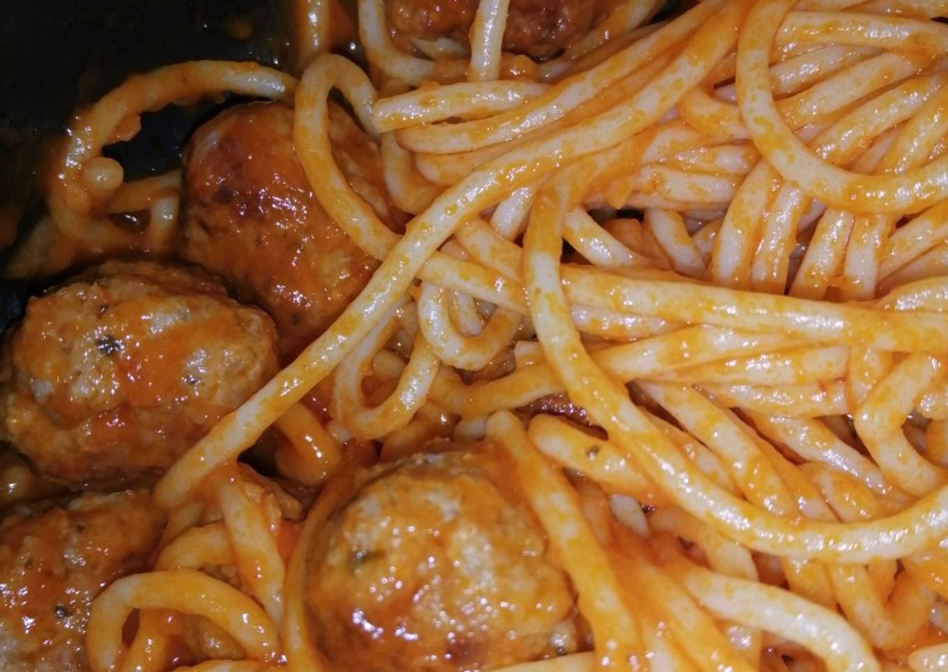 Spaghetti con albóndigas