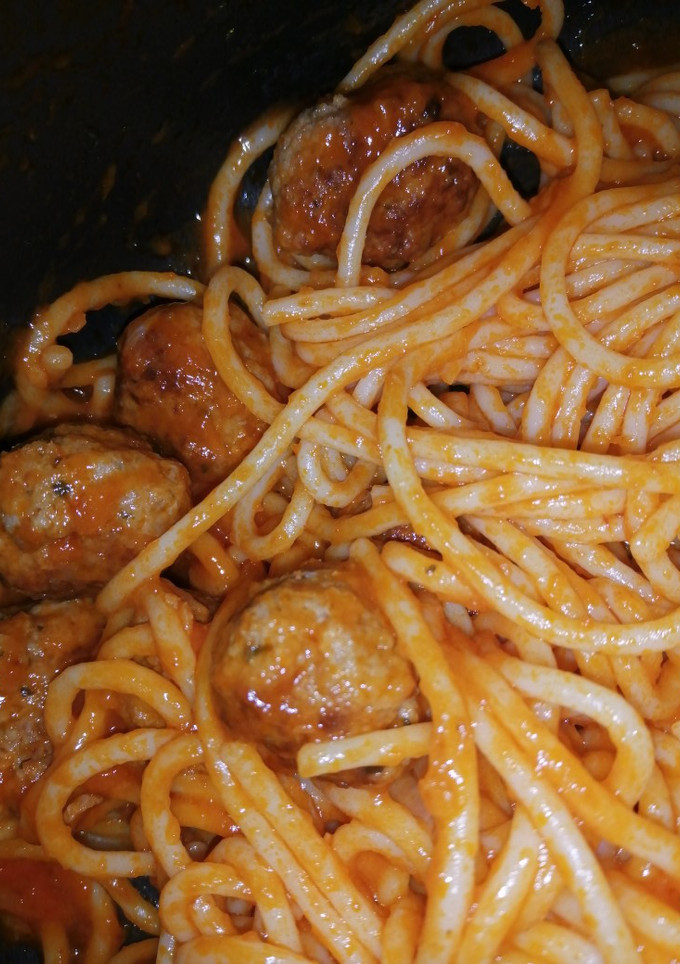 Una foto de Spaghetti con albóndigas