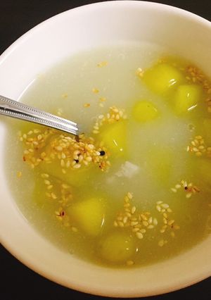 Hình của món Chè khoai lang dẻo cốt dừa.