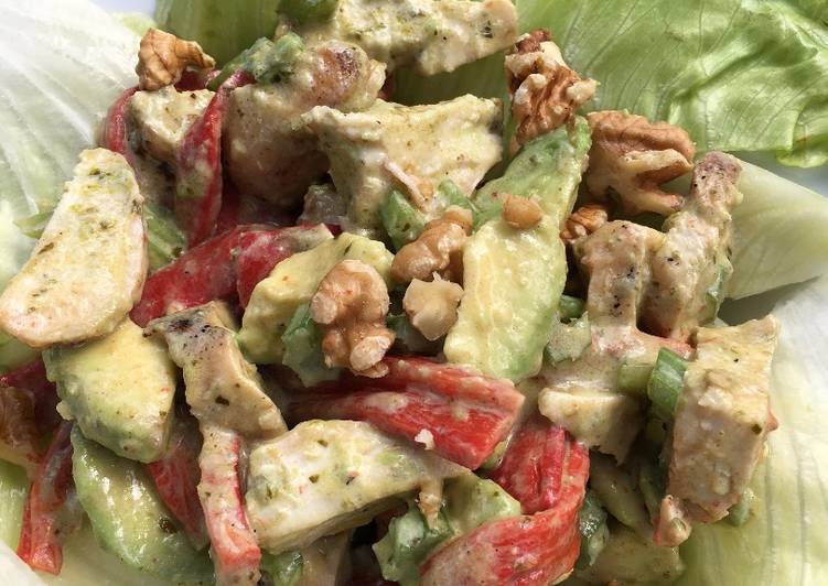 Easiest Way to Prepare Appetizing Salat med kylling, grillet peberfrugt
og pesto