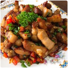 A picture of Stir fried pork belly with fresh chili.