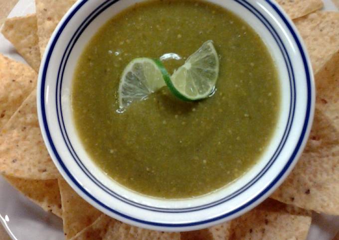 Quick Tomatillo Salsa Verde Sauce Recipe by sammie27 - Cookpad