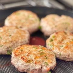 A picture of Spiced Turkey Burgers.