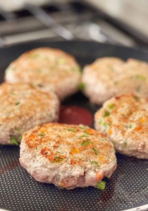 A picture of Spiced Turkey Burgers.