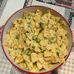 A picture of Creamy Cashew Pasta with Peas.
